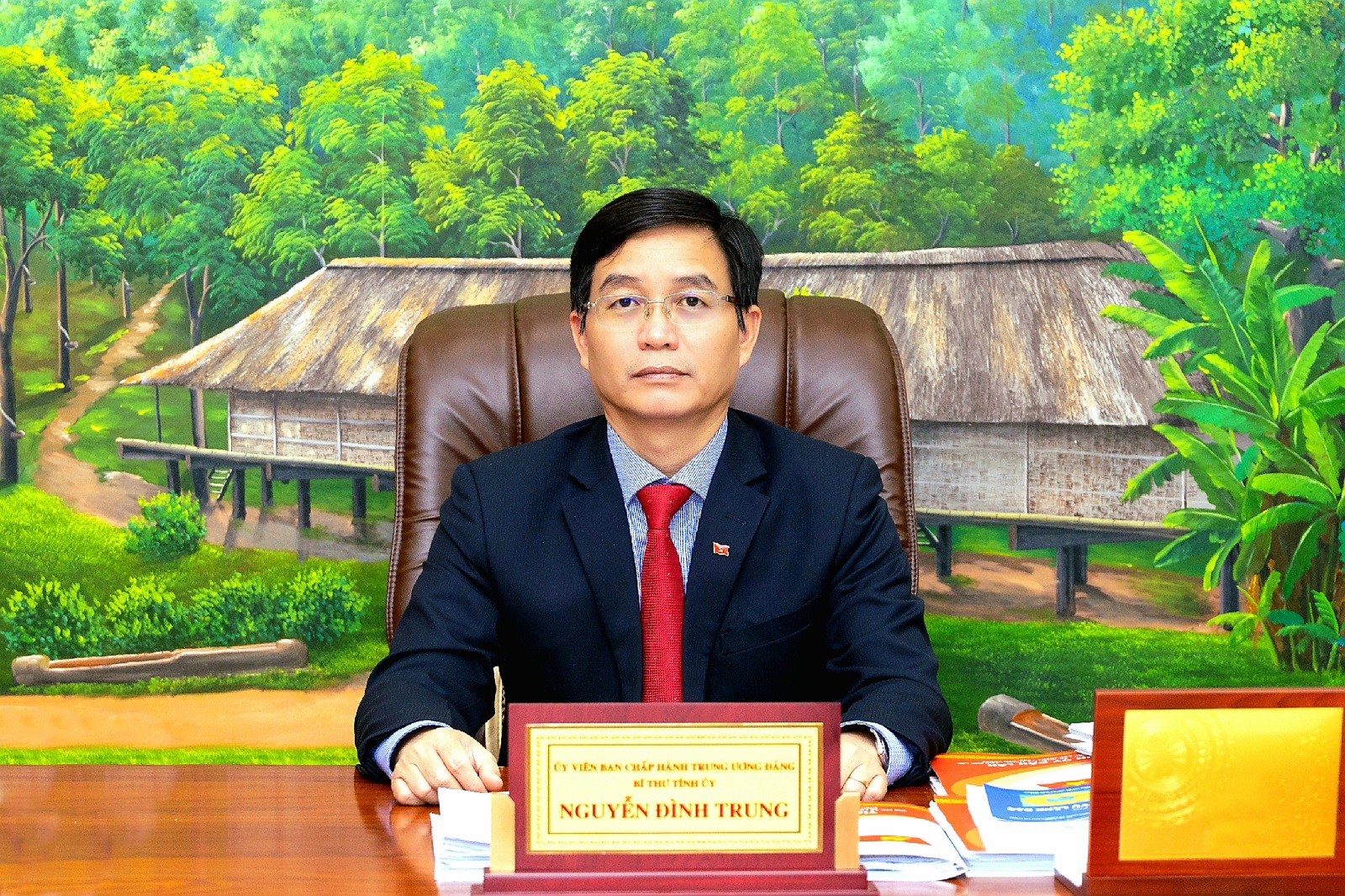 Đồng ch&amp;iacute; Nguyễn Đ&amp;igrave;nh Trung - Ủy vi&amp;ecirc;n Ban chấp h&amp;agrave;nh Trung ương Đảng, B&amp;iacute; thư Tỉnh ủy Đắk Lắk