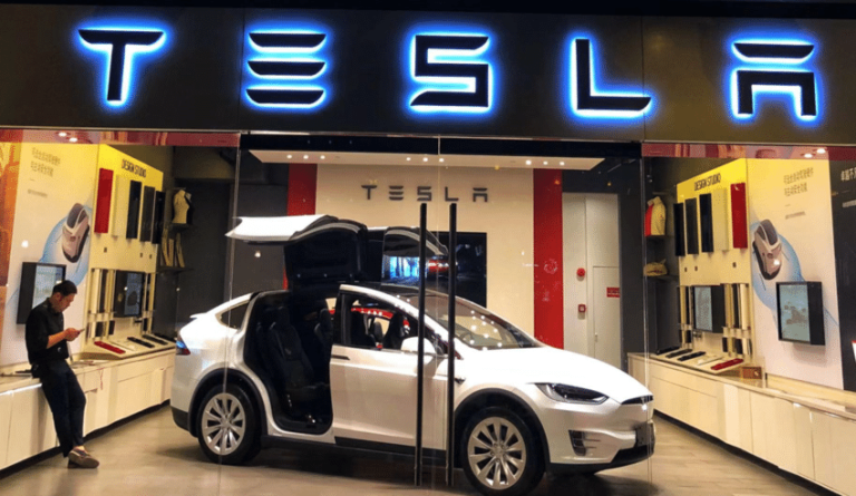 Cửa h&amp;agrave;ng Tesla tại Trung Quốc