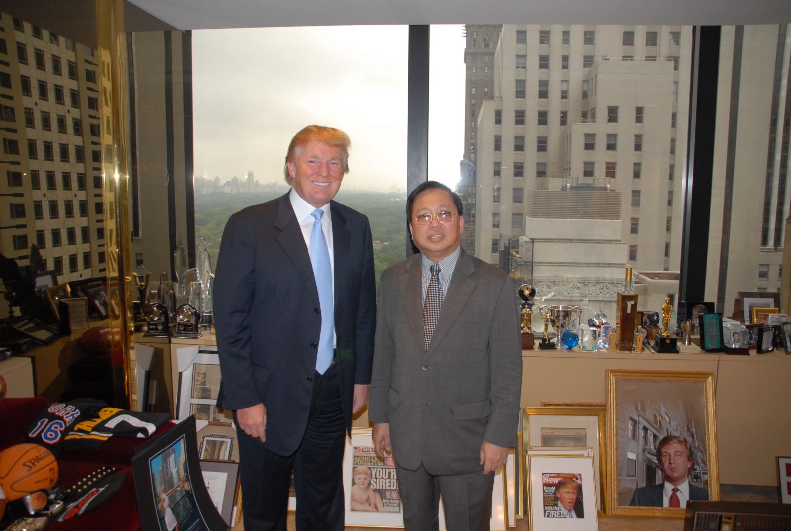 GS. H&amp;agrave; T&amp;ocirc;n Vinh với &amp;ocirc;ng Donald Trump ở New York