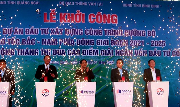 Thủ tướng v&amp;agrave; l&amp;atilde;nh đạo c&amp;aacute;c bộ, ng&amp;agrave;nh, địa phương c&amp;oacute; dự &amp;aacute;n đi qua thực hiện nghi thức khởi c&amp;ocirc;ng