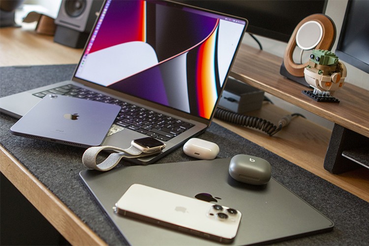 , Apple cũng giảm sản xuất linh kiện cho c&amp;aacute;c sản phẩm bao gồm AirPods, Apple Watch v&amp;agrave; m&amp;aacute;y t&amp;iacute;nh x&amp;aacute;ch tay MacBook.