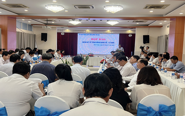 To&amp;agrave;n cảnh buổi họp b&amp;aacute;o