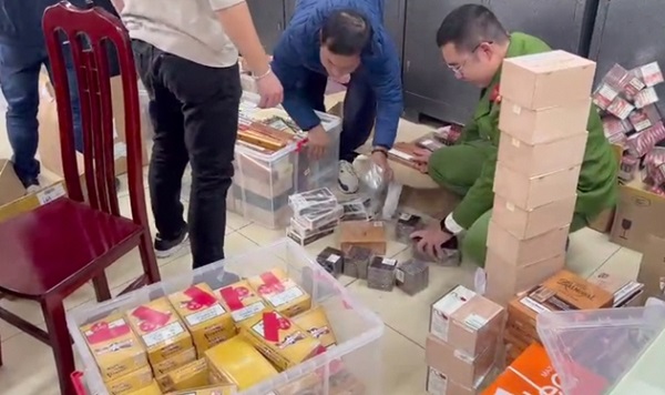 Nhiều thương hiệu x&amp;igrave; g&amp;agrave; kh&amp;ocirc;ng r&amp;otilde; nguồn gốc bị cơ quan chức năng thu giữ chờ xử l&amp;yacute; theo quy định (Ảnh: C&amp;ocirc;ng an cung cấp)