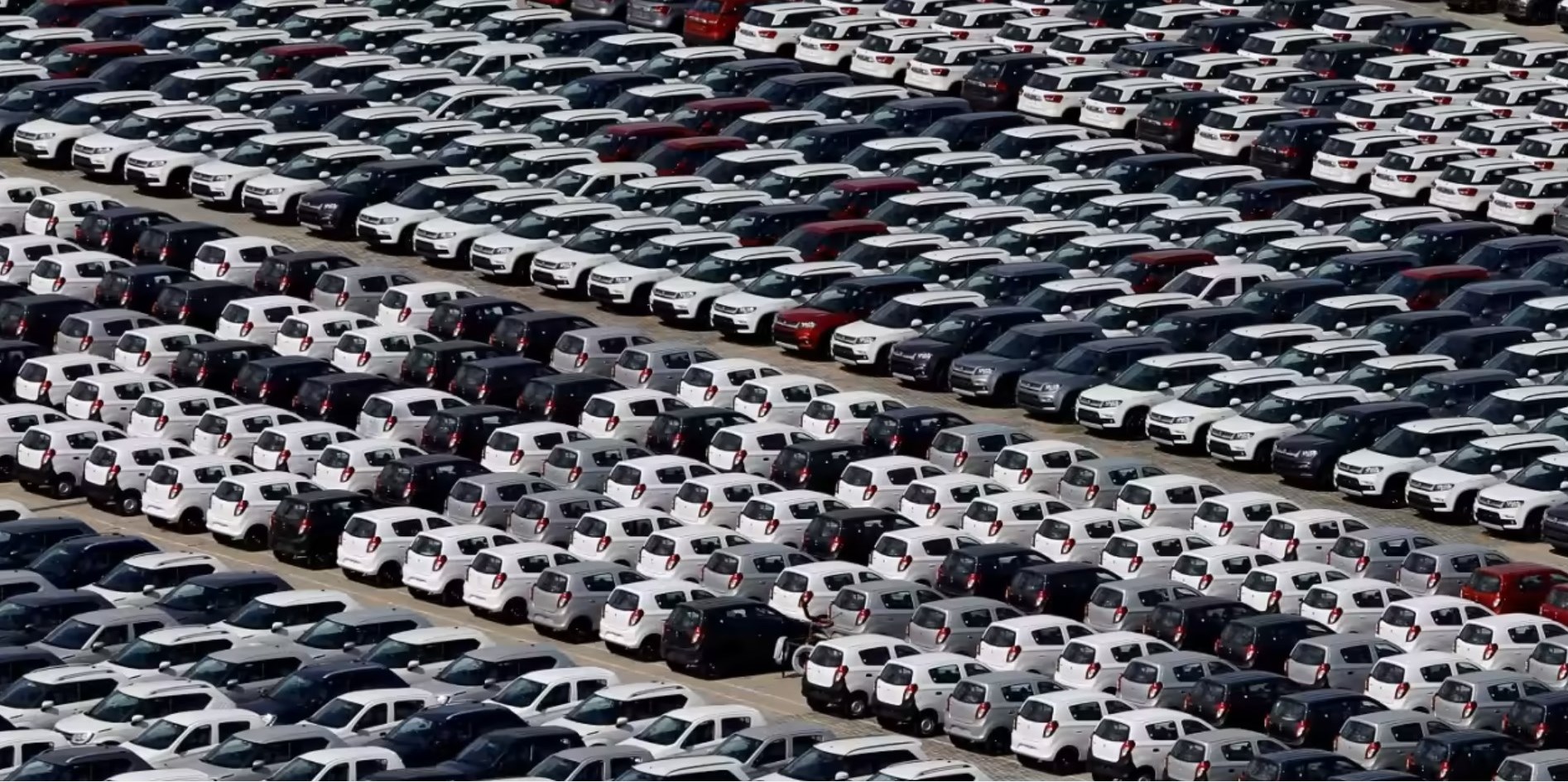 &amp;Ocirc; t&amp;ocirc; đỗ tại nh&amp;agrave; m&amp;aacute;y của Maruti Suzuki ở Manesar, Ấn Độ. Ảnh: Reuters