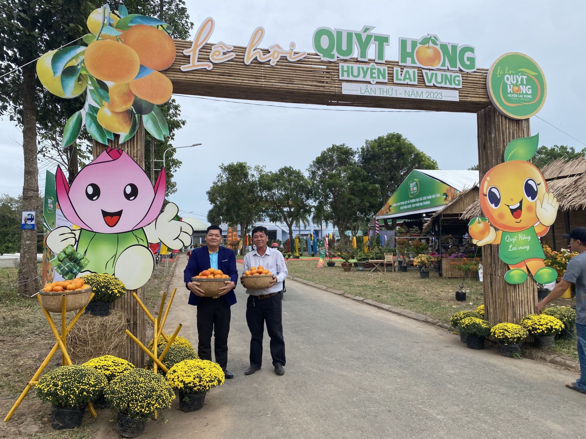 Điểm tham quan qu&amp;yacute;t hồng