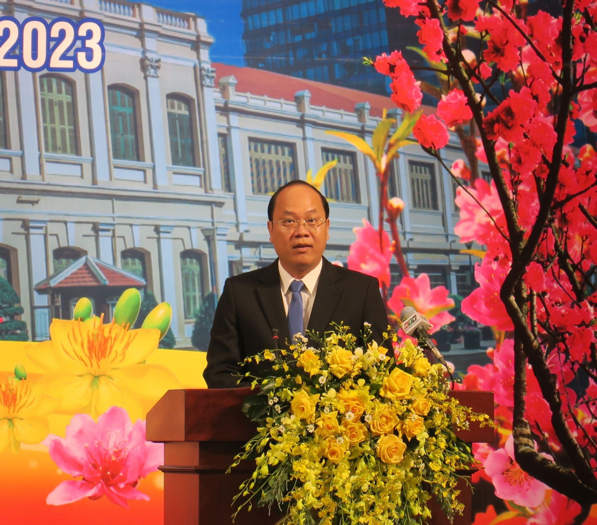 Thay mặt l&amp;atilde;nh đạo th&amp;agrave;nh phố, Ph&amp;oacute; b&amp;iacute; thư Th&amp;agrave;nh ủy TPHCM Nguyễn Hồ Hải ch&amp;uacute;c người d&amp;acirc;n v&amp;agrave; to&amp;agrave;n thể kiều b&amp;agrave;o năm mới dồi d&amp;agrave;o sức khỏe, đo&amp;agrave;n kết, th&amp;agrave;nh c&amp;ocirc;ng
