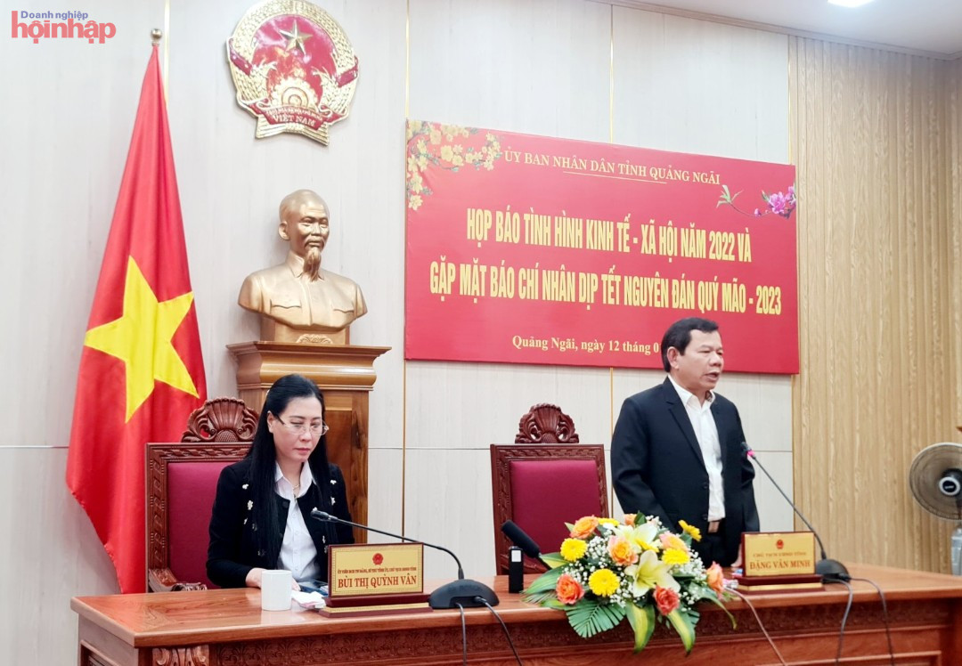 Chủ tịch UBND tỉnh Đặng Văn Minh ph&amp;aacute;t biểu tại buổi gặp mặt c&amp;aacute;c cơ quan b&amp;aacute;o ch&amp;iacute;.