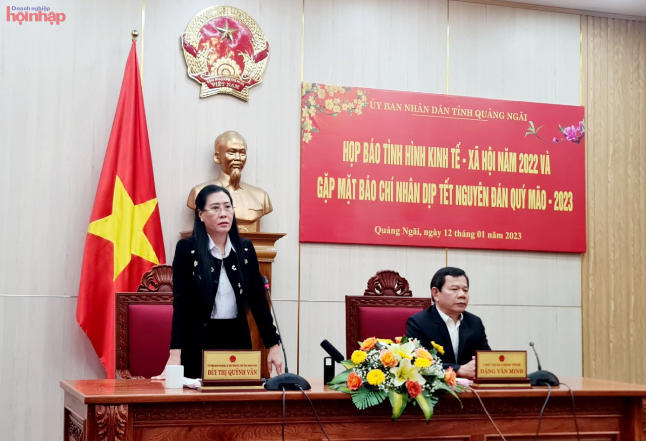 Đồng ch&amp;iacute;; B&amp;ugrave;i Thị Quỳnh V&amp;acirc;n B&amp;iacute; thư Tỉnh ủy, Chủ tịch HĐND tỉnh cho rằng, trong một năm th&amp;agrave;nh c&amp;ocirc;ng của tỉnh c&amp;oacute; vai tr&amp;ograve; rất lớn của th&amp;ocirc;ng tin, truyền th&amp;ocirc;ng; trong đ&amp;oacute;, b&amp;aacute;o ch&amp;iacute; l&amp;agrave; lực lượng ti&amp;ecirc;n phong.