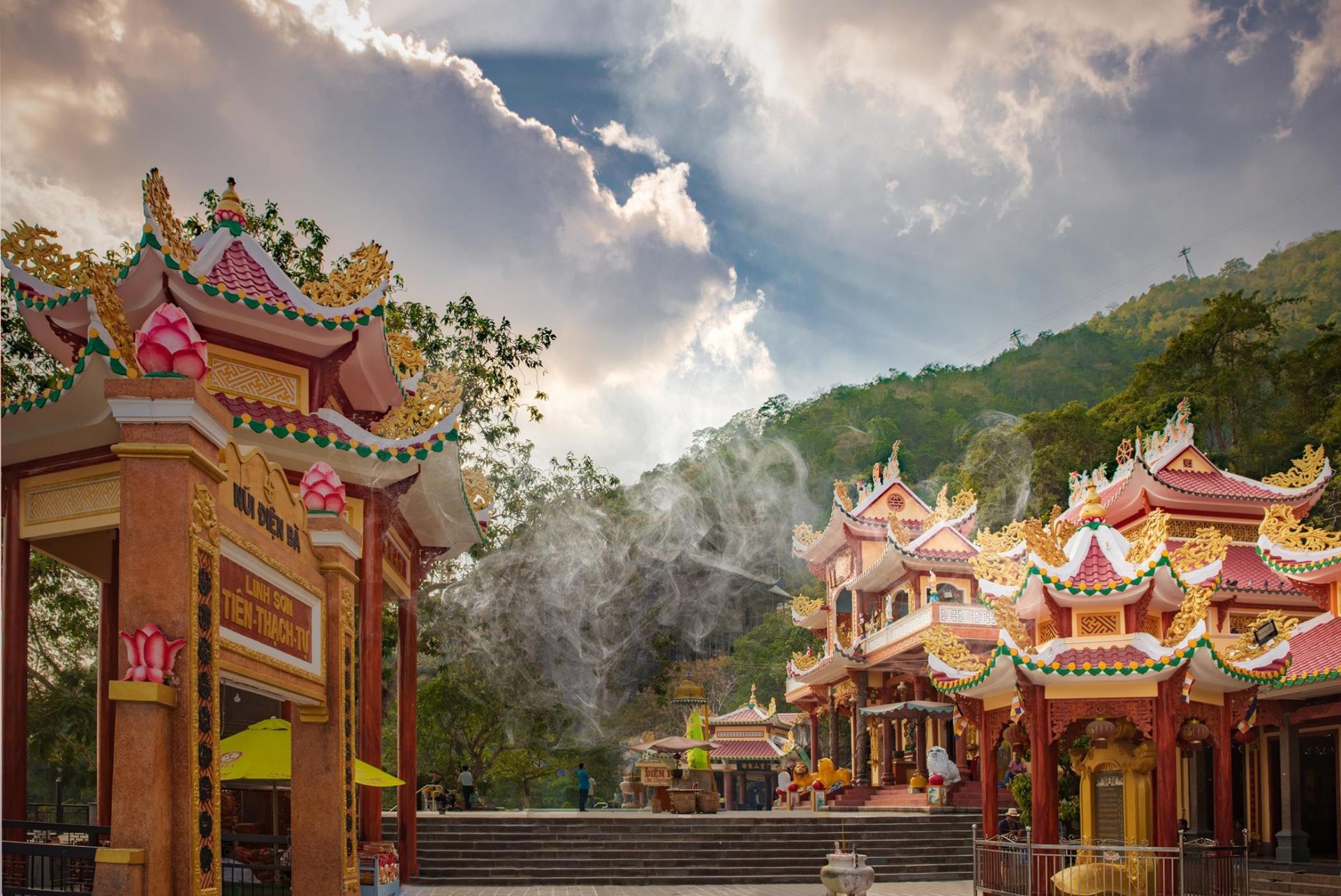 Ch&amp;ugrave;a B&amp;agrave; linh thi&amp;ecirc;ng l&amp;agrave; nơi thờ Linh Sơn Th&amp;aacute;nh Mẫu
