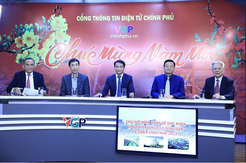 C&amp;aacute;c vị kh&amp;aacute;ch mời tham dự Tọa đ&amp;agrave;m - Ảnh: VGP