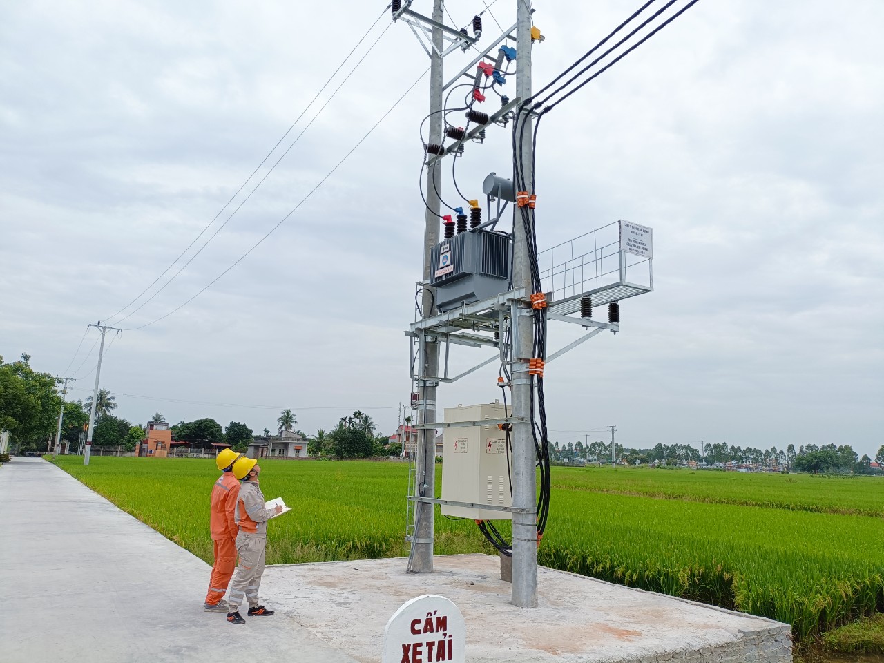 Đảm bảo vận h&amp;agrave;nh an to&amp;agrave;n, ổn định hệ thống điện trong Tết Nguy&amp;ecirc;n đ&amp;aacute;n