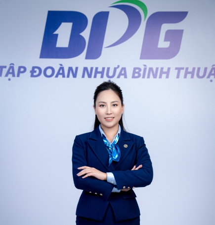 Bà Nguyễn Thị Hồng Nhung - Phó TGĐ Truyền thông và Đối ngoại Tập đoàn Nhựa Bình Thuận Bà Nguyễn Thị Hồng Nhung - Phó TGĐ Truyền thông và Đối ngoại Tập đoàn Nhựa Bình Thuận