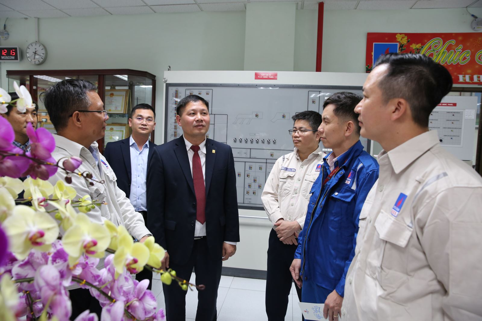 Tổng Gi&amp;aacute;m đốc BSR B&amp;ugrave;i Ngọc Dương trao đổi về c&amp;ocirc;ng t&amp;aacute;c vận h&amp;agrave;nh sản xuất của NMLD Dung Quất