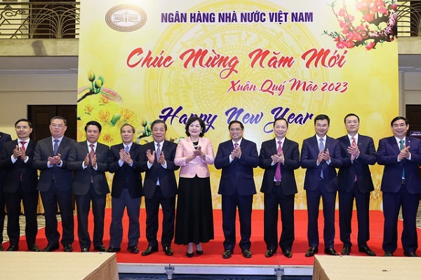 Thủ tướng tin tưởng rằng, ngành ngân hàng sẽ phát huy truyền thống, vượt qua mọi khó khăn, thách thức, năm mới thắng lợi mới, hoàn thành xuất sắc mọi nhiệm vụ mà Đảng, Nhà nước giao, nhân dân trông đợi, doanh nghiệp chờ đón (Ảnh: VGP/Nhật Bắc) Thủ tướng tin tưởng rằng, ngành ngân hàng sẽ phát huy truyền thống, vượt qua mọi khó khăn, thách thức, năm mới thắng lợi mới, hoàn thành xuất sắc mọi nhiệm vụ mà Đảng, Nhà nước giao, nhân dân trông đợi, doanh nghiệp chờ đón (Ảnh: VGP/Nhật Bắc)