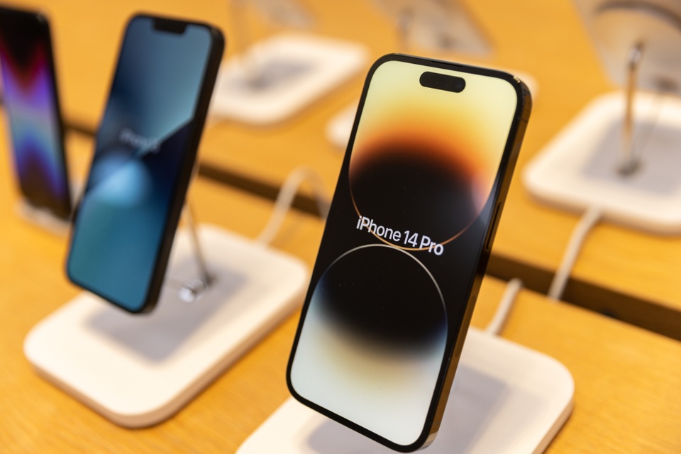 Sức h&amp;uacute;t ấn tượng của iPhone 14 được đ&amp;aacute;nh gi&amp;aacute; l&amp;agrave; đ&amp;oacute;ng vai tr&amp;ograve; quan trọng trong việc l&amp;ocirc;i k&amp;eacute;o kh&amp;aacute;ch h&amp;agrave;ng Trung Quốc
