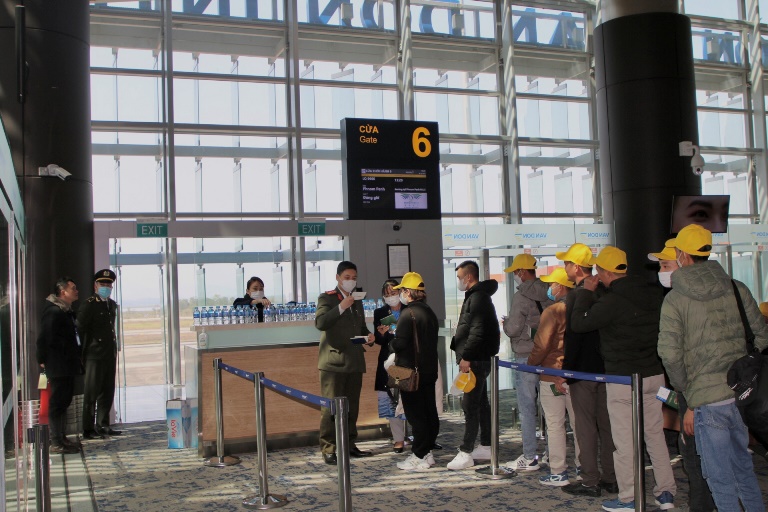 S&amp;acirc;n bay quốc tế V&amp;acirc;n Đồn nằm trong h&amp;agrave;nh lang xanh di chuyển an to&amp;agrave;n bằng đường h&amp;agrave;ng kh&amp;ocirc;ng, kết nối Quảng Ninh với cả nước v&amp;agrave; quốc tế