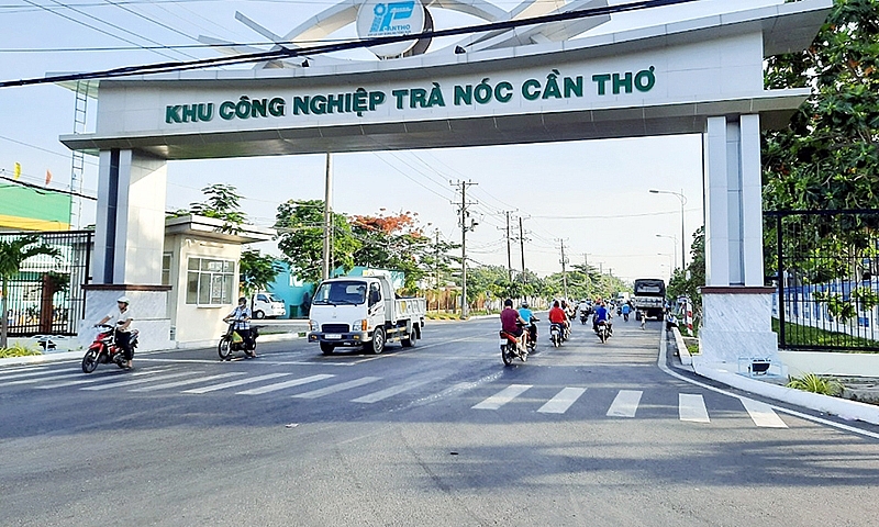 Cổng v&amp;agrave;o KCN Tr&amp;agrave; N&amp;oacute;c (Ảnh: Huỳnh Biển)