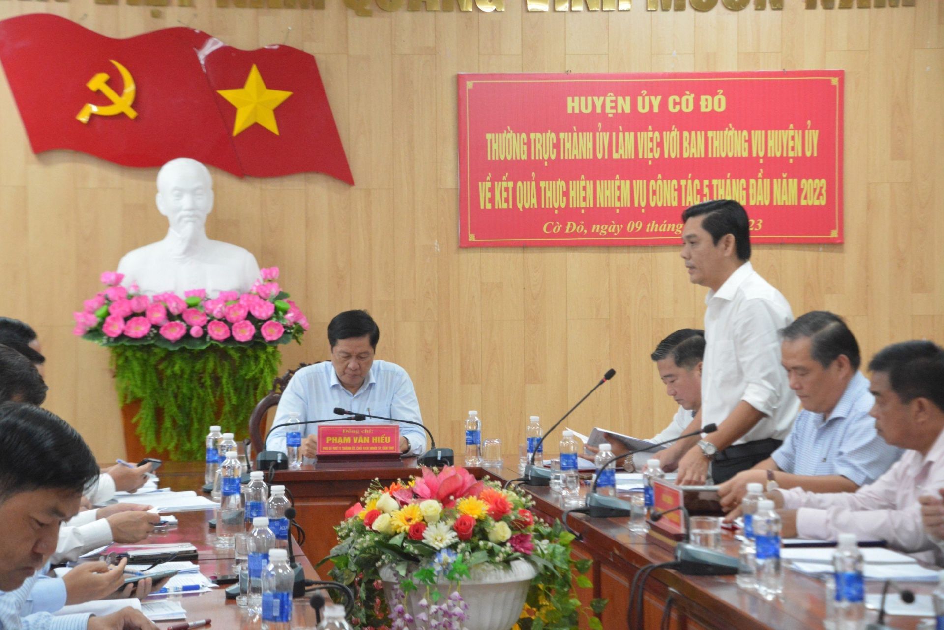 L&amp;atilde;nh đạo Th&amp;agrave;nh ủy Cần Thơ l&amp;agrave;m việc c&amp;ugrave;ng Thường trực Huyện ủy Cờ Đỏ về kết quả thực hiện nhiệm vụ 5 th&amp;aacute;ng đầu năm 2023.