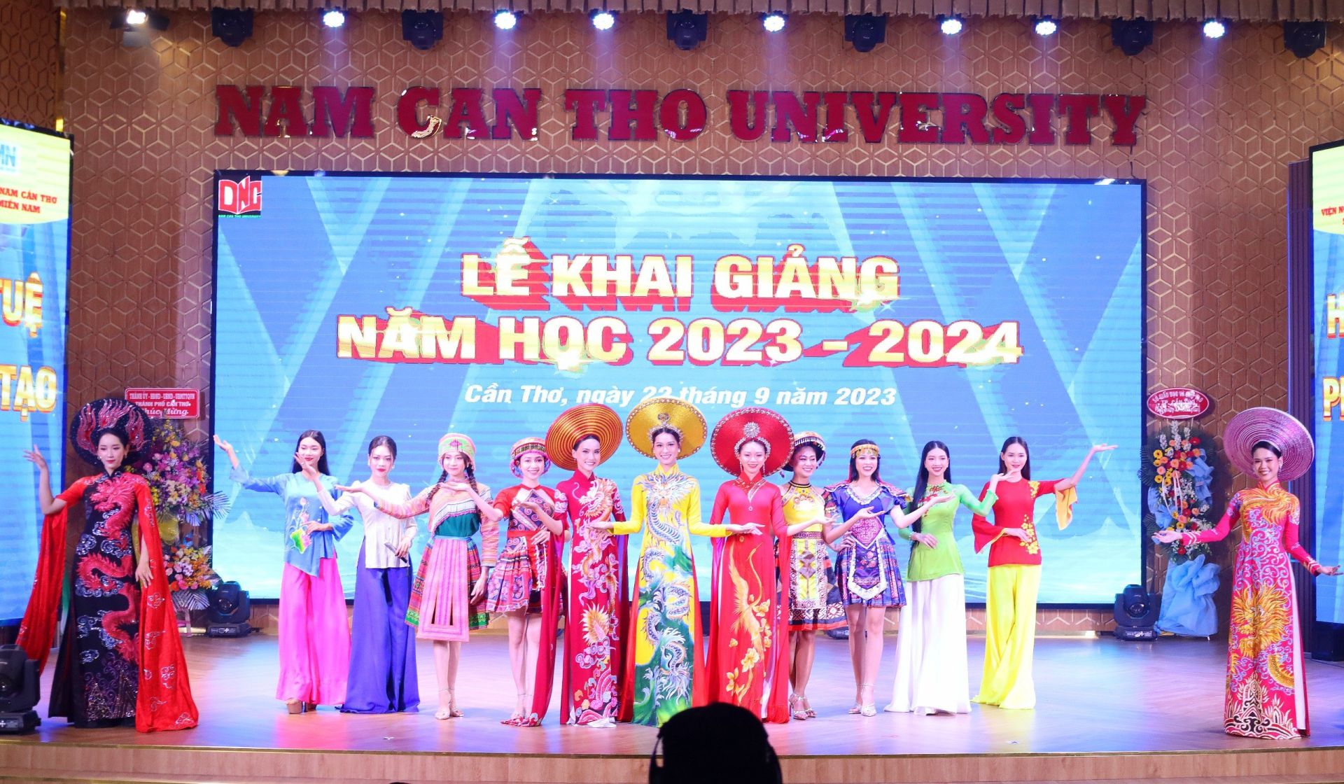 Tiết mục V&amp;acirc;n nghệ ch&amp;agrave;o mừng Lễ khai giảng năm học mới 2023 - 2024.