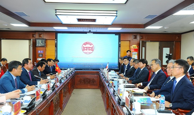 Quang cảnh buổi l&amp;agrave;m việc tại Nh&amp;agrave; l&amp;agrave;m việc của Thường trực Tỉnh ủy