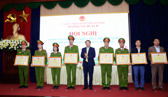 Ảnh minh họac&amp;aacute; nh&amp;acirc;n c&amp;oacute; th&amp;agrave;nh t&amp;iacute;ch xuất sắc trong triển khai thực hiện Đề &amp;aacute;n 06 tr&amp;ecirc;n địa b&amp;agrave;n tỉnh