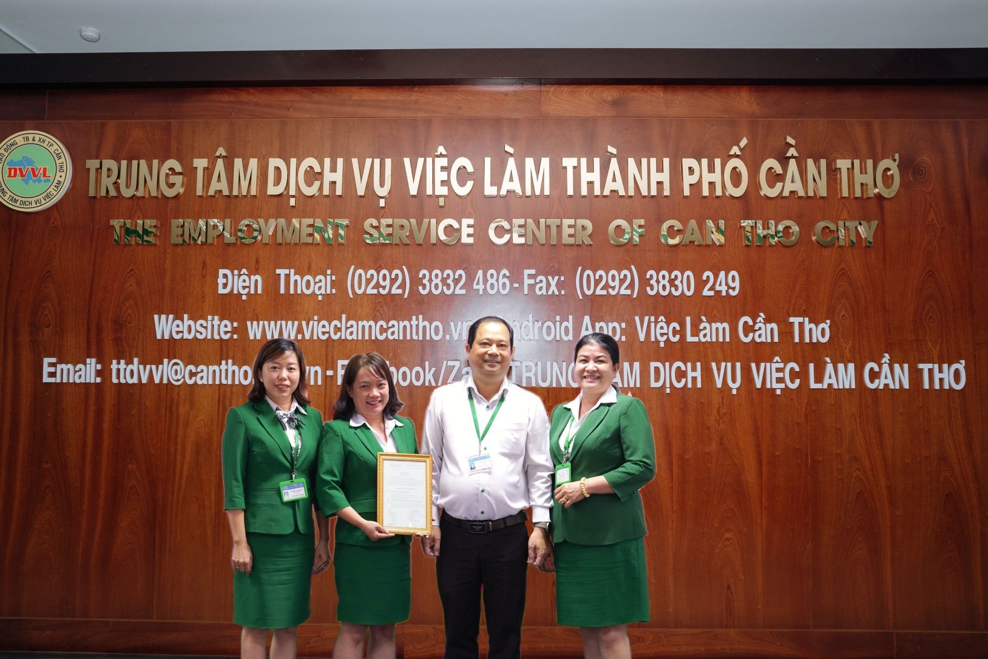 Ban Gi&amp;aacute;m đốc Trung t&amp;acirc;m DVVL TP. Cần Thơ.