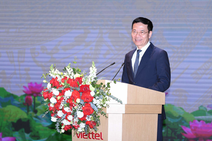 Bộ trường Nguyễn Mạnh Hùng phát biểu tại hội nghị báo cáo kết quả kinh doanh của Viettel ngày 12/1. Ảnh: Viettel Bộ trường Nguyễn Mạnh Hùng phát biểu tại hội nghị báo cáo kết quả kinh doanh của Viettel ngày 12/1. Ảnh: Viettel
