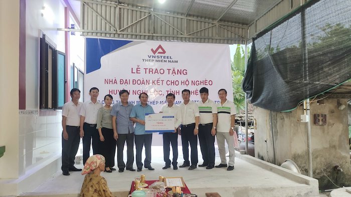 Lễ trao tặng nh&amp;agrave; đại đo&amp;agrave;n kết cho hộ ngh&amp;egrave;o huyện Nghi Lộc