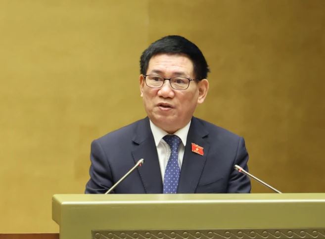 Bộ trưởng Bộ T&amp;agrave;i ch&amp;iacute;nh Hồ Đức Phớc tr&amp;igrave;nh b&amp;agrave;y tờ tr&amp;igrave;nh về dự thảo Nghị quyết về một số cơ chế, ch&amp;iacute;nh s&amp;aacute;ch đặc th&amp;ugrave; thực hiện c&amp;aacute;c chương tr&amp;igrave;nh mục ti&amp;ecirc;u quốc gia, s&amp;aacute;ng 16-1