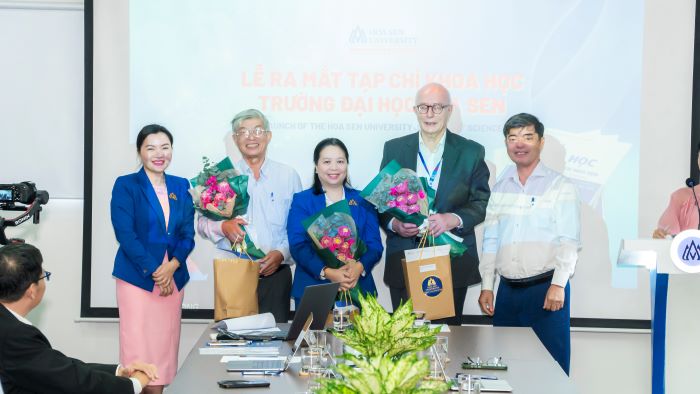 Hội đồng Ban bi&amp;ecirc;n tập Tạp ch&amp;iacute; khoa học Trường Đại học Hoa Sen với c&amp;aacute;c gi&amp;aacute;o sư, tiến sĩ uy t&amp;iacute;n