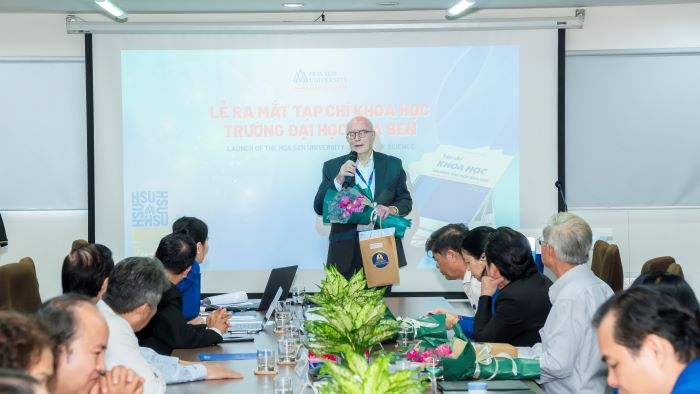 GS. Armin Bruno Wilhelm Kuhr &amp;ndash; Th&amp;agrave;nh vi&amp;ecirc;n Ban bi&amp;ecirc;n tập Tạp ch&amp;iacute; khoa học chia sẻ