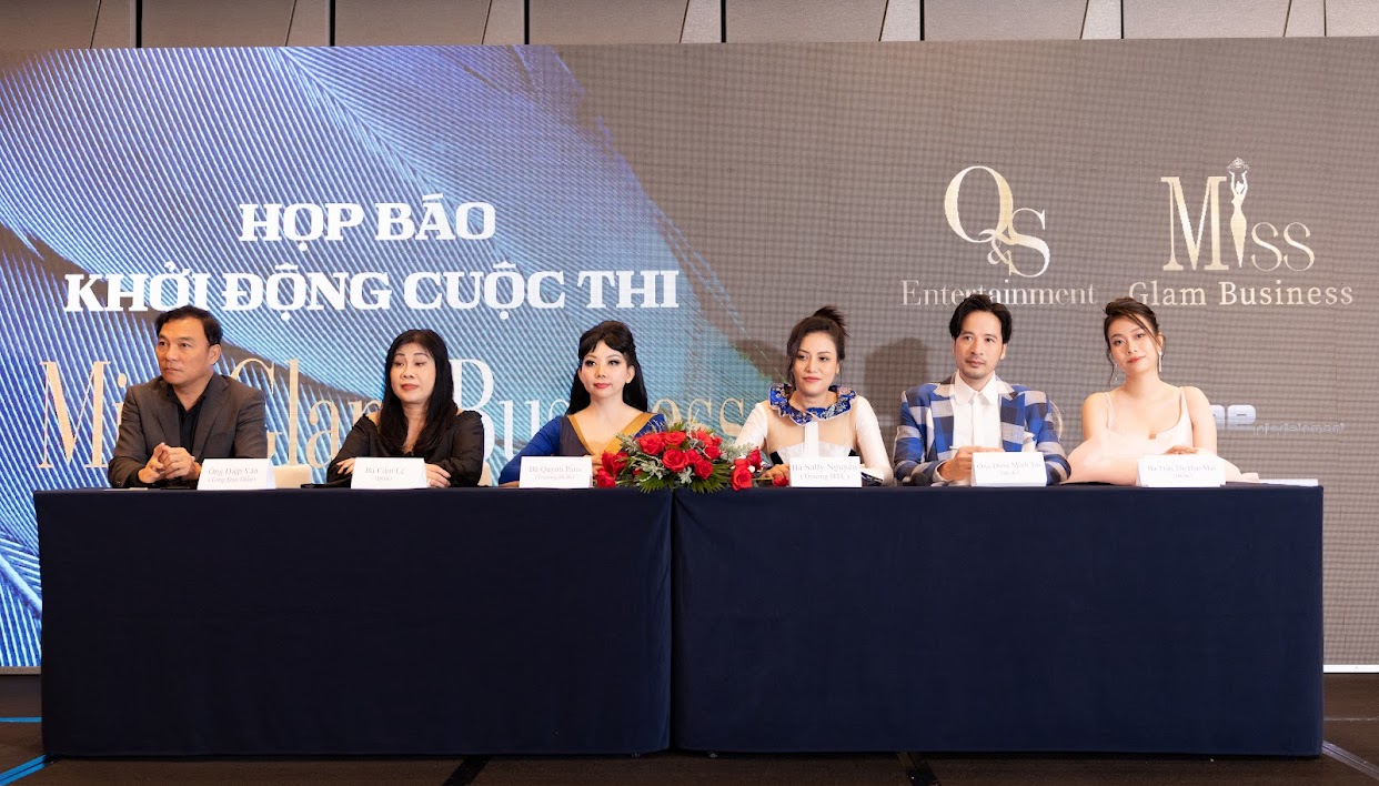 Th&amp;agrave;nh vi&amp;ecirc;n BGK tr&amp;ecirc;n b&amp;agrave;n trả lời b&amp;aacute;o ch&amp;iacute;