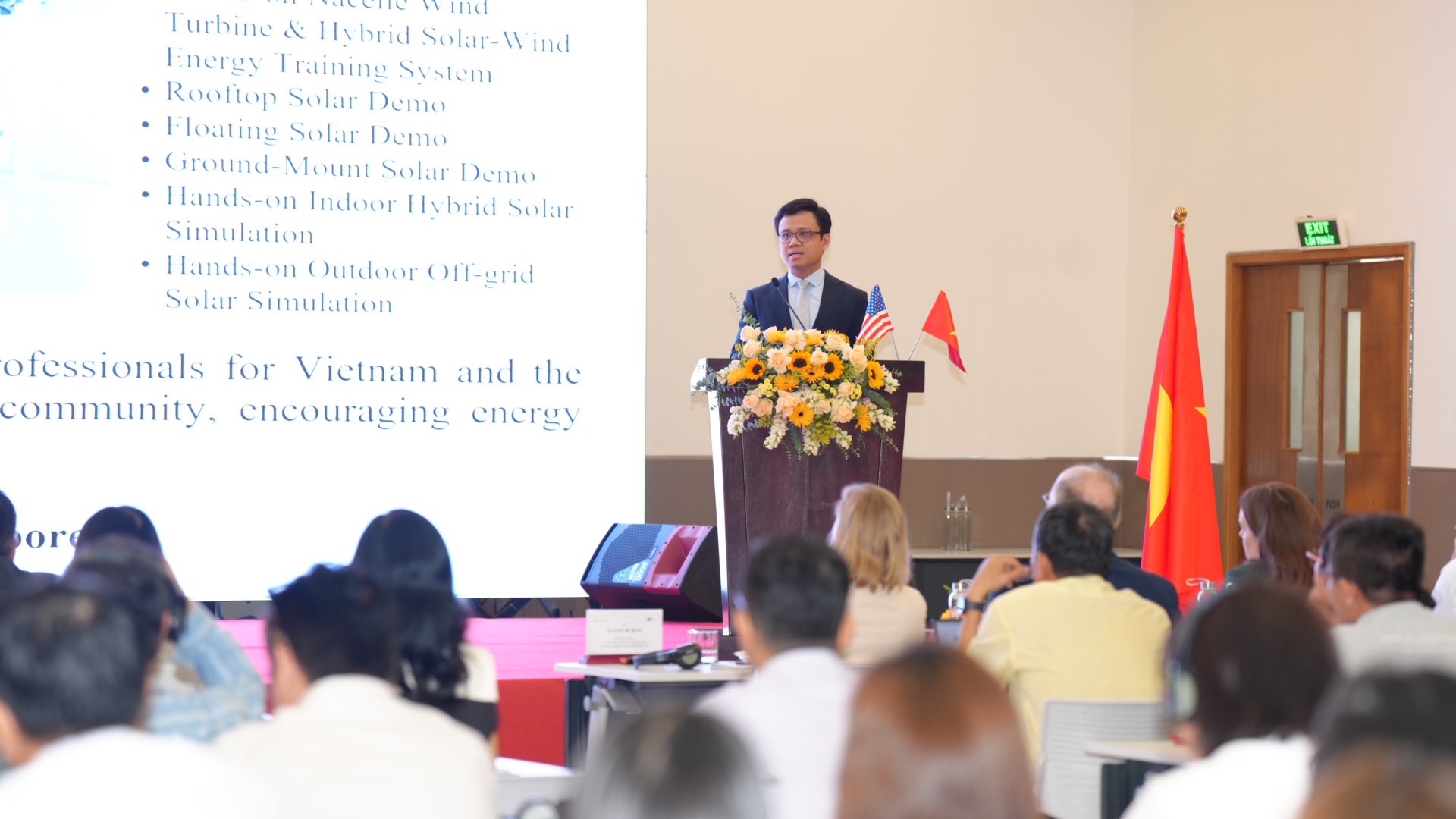 C&amp;aacute;c diễn giả tr&amp;igrave;nh b&amp;agrave;y tại Hội thảo