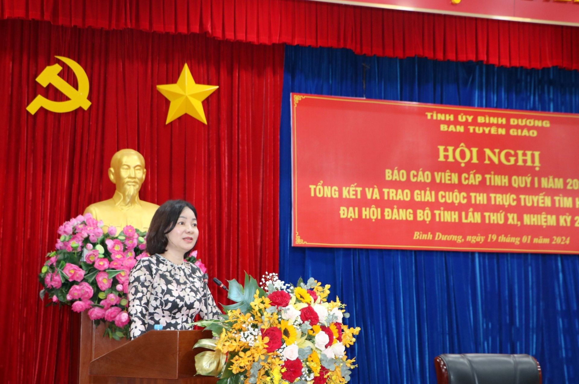 Đồng ch&amp;iacute; Trương Thị B&amp;iacute;ch Hạnh, Trưởng Ban Tuy&amp;ecirc;n gi&amp;aacute;o Tỉnh uỷ B&amp;igrave;nh Dương