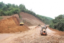 Bắc Giang: Ưu tiên nguồn lực đầu tư phát triển kết cấu hạ tầng kinh tế - xã hội miền núi, vùng sâu, vùng xa