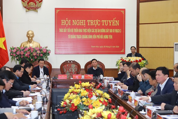 Trước đ&amp;oacute;, tại tỉnh Thanh Ho&amp;aacute;, Thủ tướng Ch&amp;iacute;nh phủ Phạm Minh Ch&amp;iacute;nh đ&amp;atilde; l&amp;agrave;m việc với c&amp;aacute;c địa phương về th&amp;uacute;c đẩy tiến độ triển khai thực hiện dự &amp;aacute;n đường d&amp;acirc;y 500kV mạch 3 từ Quảng Trạch (Quảng B&amp;igrave;nh) đến Phố Nối (Hưng Y&amp;ecirc;n).