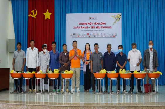 SNG Group - "Chung một tấm lòng - Xuân ấm áp - Tết yêu thương" đến với người khó khăn, người khuyết tật Tiền Giang