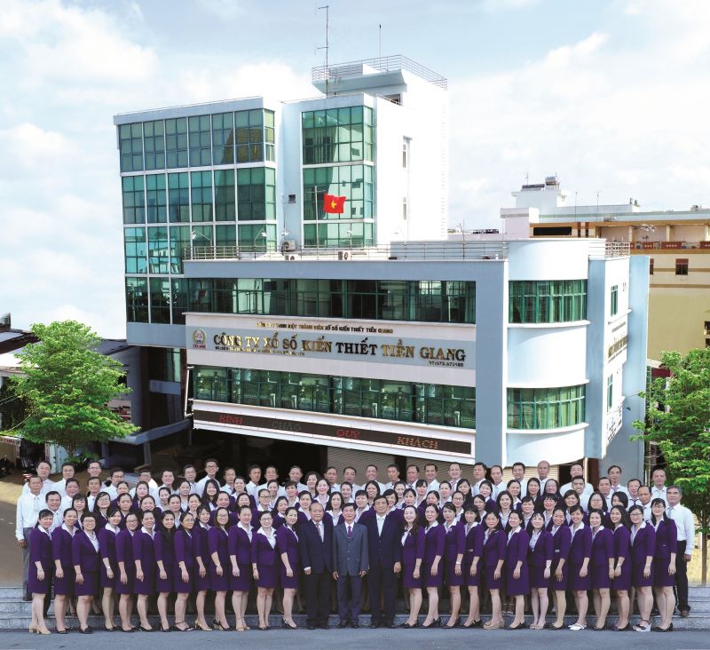 Ban Gi&amp;aacute;m đốc v&amp;agrave; to&amp;agrave;n thể CBCNV C&amp;ocirc;ng ty