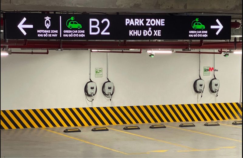 b&amp;atilde;i đỗ d&amp;agrave;nh cho xe điện tại một khu đ&amp;ocirc; thị của Vinhomes, H&amp;agrave; Nội. (Ảnh: VnMedia).
