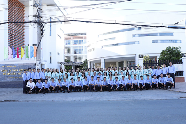 Tập thể CBCNV C&amp;ocirc;ng ty TNHH MTV Xổ số kiến thiết Vĩnh Long lu&amp;ocirc;n l&amp;agrave;m việc hết m&amp;igrave;nh, tham gia c&amp;aacute;c hoạt động từ thiện x&amp;atilde; hội nhiệt t&amp;igrave;nh nhất