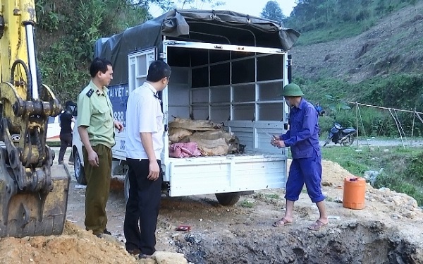 Lực lượng chức năng ti&amp;ecirc;u hủy c&amp;aacute; tầm nhập lậu