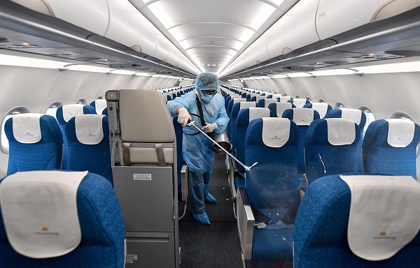 M&amp;aacute;y bay Vietnam Airlines được ch&amp;uacute; trọng  h&amp;agrave;nh khử tr&amp;ugrave;ng nhằm gia tăng ph&amp;ograve;ng tr&amp;aacute;nh dịch Covid-19