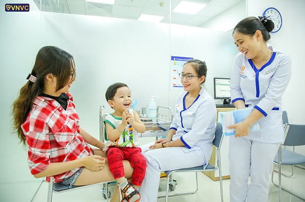 VNVC khẳng định to&amp;agrave;n bộ vắc xin đều được nhập khẩu ch&amp;iacute;nh h&amp;atilde;ng từ c&amp;aacute;c nh&amp;agrave; sản xuất lớn tr&amp;ecirc;n thế giới, VNVC cung cấp nhiều dịch vụ ti&amp;ecirc;m chủng linh hoạt theo y&amp;ecirc;u cầu của kh&amp;aacute;ch h&amp;agrave;ng