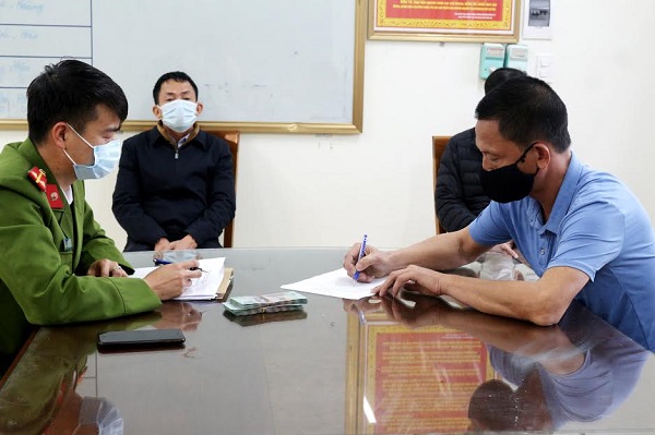 C&amp;ocirc;ng an huyện V&amp;acirc;n Đồn lập bi&amp;ecirc;n bản xử phạt vi phạm h&amp;agrave;nh ch&amp;iacute;nh mỗi đối tượng 25 triệu đồng
