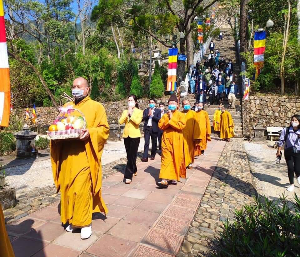 Tham dự nghi lễ t&amp;acirc;m linh khai hội xu&amp;acirc;n Y&amp;ecirc;n Tử năm 2021 c&amp;oacute;  b&amp;agrave; Nguyễn Thị Hạnh, Ph&amp;oacute; chủ tịch UBND tỉnh Quảng Ninh; Nguyễn Văn Th&amp;agrave;nh, PCT UBND TP. U&amp;ocirc;ng B&amp;iacute;. Về ph&amp;iacute;a Ban trị sự, c&amp;ugrave;ng dự chương tr&amp;igrave;nh c&amp;oacute; Thượng tọa Th&amp;iacute;ch Thanh Quyết, Ph&amp;oacute; Chủ tịch Hội đồng Trị sự Trung ương Gi&amp;aacute;o hội Phật gi&amp;aacute;o Việt Nam, Trưởng ban Trị sự gi&amp;aacute;o hội Phật gi&amp;aacute;o Việt Nam tỉnh Quảng Ninh c&amp;ugrave;ng c&amp;aacute;c chư tăng đức t&amp;ocirc;n ni.