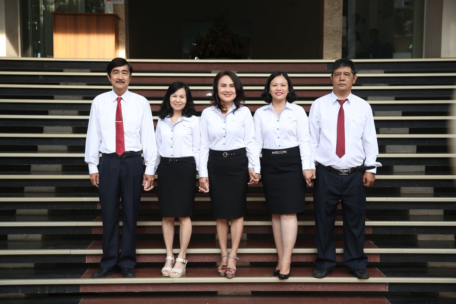 Ban l&amp;atilde;nh đạo C&amp;ocirc;ng ty
