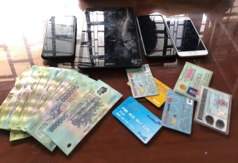 Tang vật vụ án (nguồn internet). Tang vật vụ án (nguồn internet).