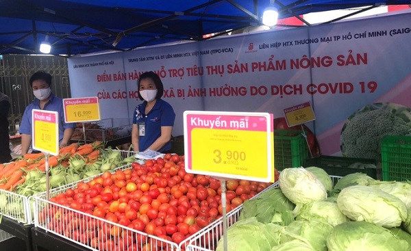 Gian h&amp;agrave;ng b&amp;aacute;n n&amp;ocirc;ng sản Hải Dương của Co.opmart H&amp;agrave; Nội mới triển khai tại trụ sở Li&amp;ecirc;n minh HTX TP H&amp;agrave; Nội
