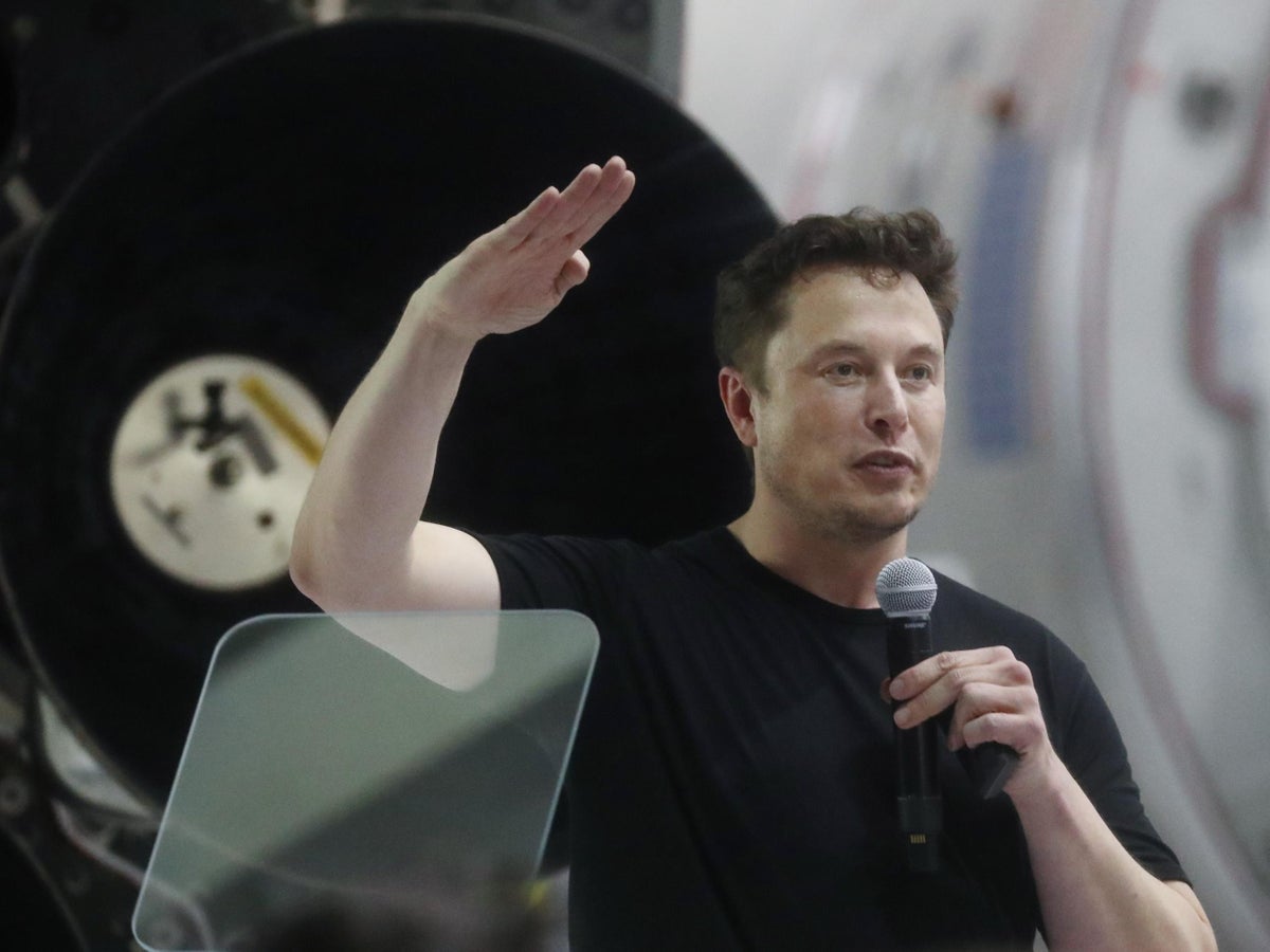 Tỷ ph&amp;uacute; Elon Musk