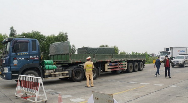 C&amp;aacute;c phương tiện vận tải của Hải Dương phải quay đầu trở về